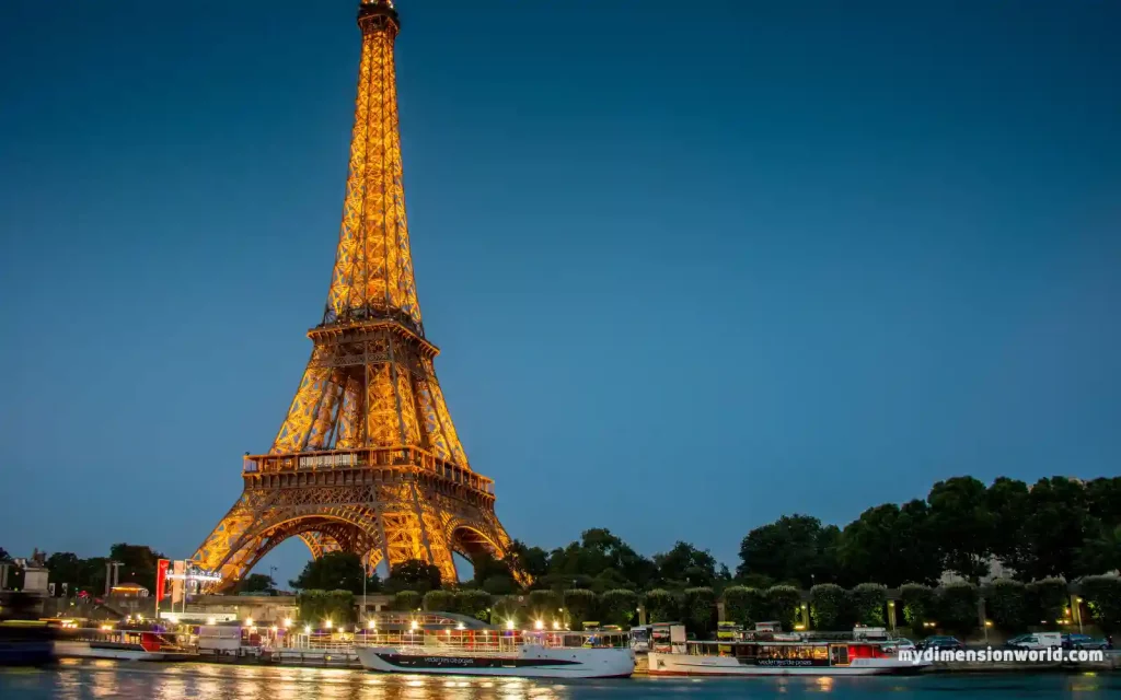 Eiffel Towers stacked on top of each other